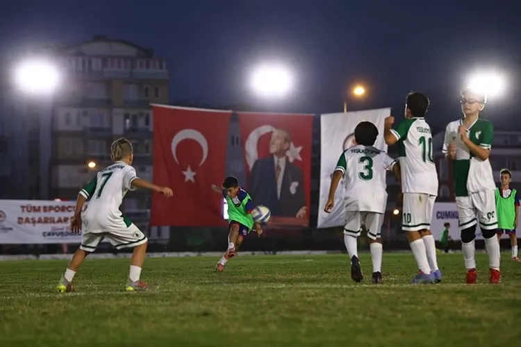 Denizli’de Gençler “Cumhuriyet” için sahaya çıktı