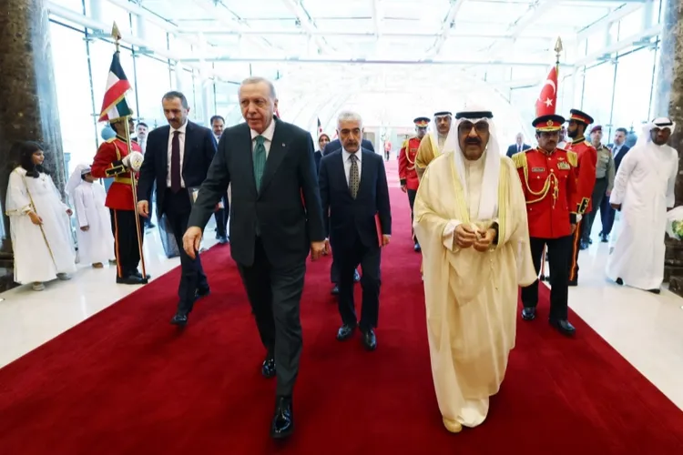 Cumhurbaşkanı Erdoğan, Körfez turunun ilk durağı Kuveyt’te! Kuveyt’le 4 anlaşma imzalandı