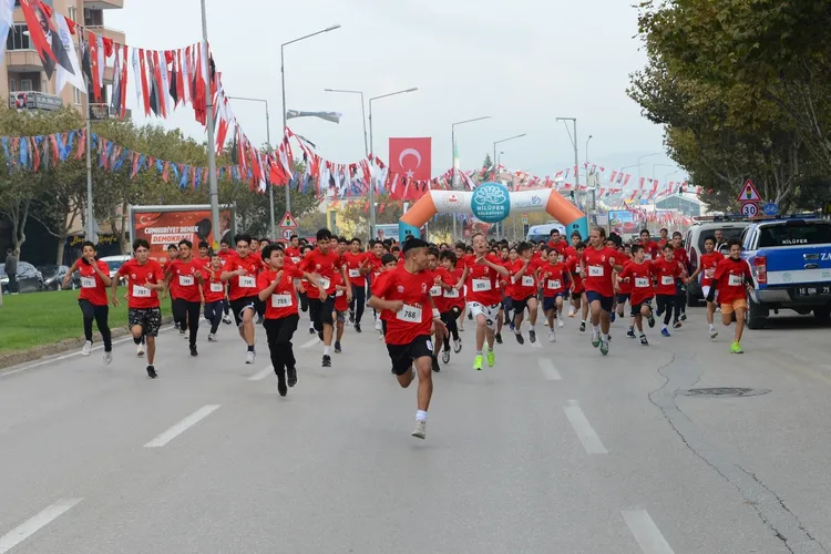 Bursa Nilüfer’de binler Cumhuriyet’e koştu