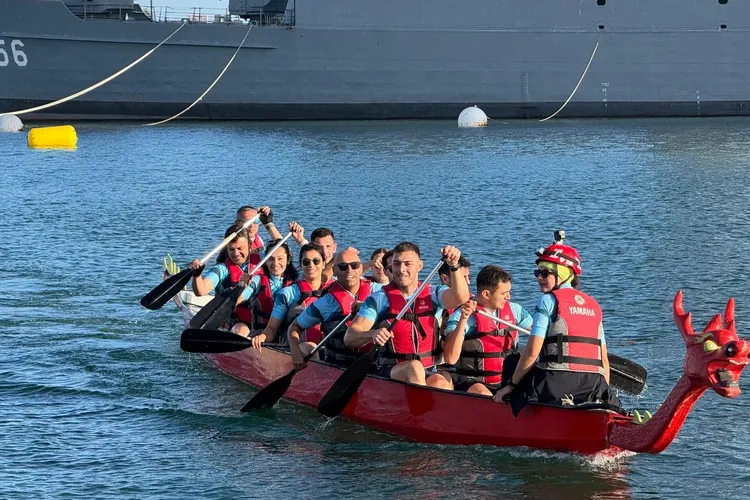 İzmir’de Dragon Tekne Yarışları nefes kesti