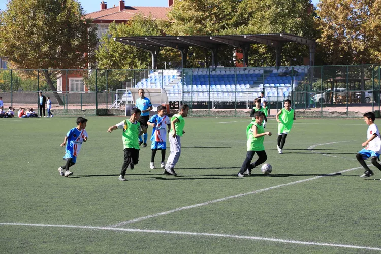 Konya Karatay’da ilkokullar arası futbol heyecanı