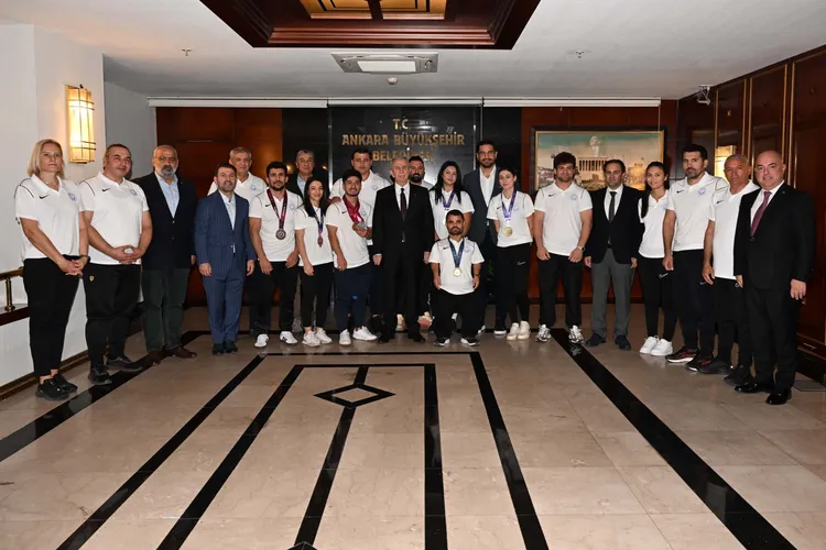 ASKİ’li sporculardan Başkan Yavaş’a ziyaret